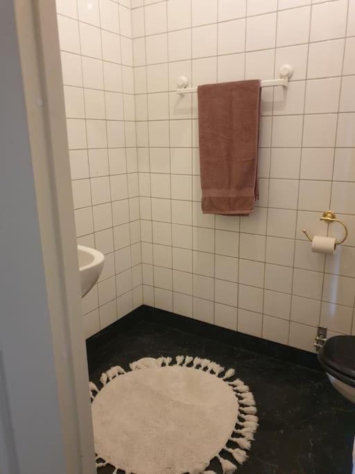 Centrala Stan- 2-Rums Gaestsvit, Perfekt Foer Kollegor Som Oenskar Separata Rum Umeå Exteriör bild