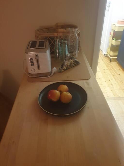 Centrala Stan- 2-Rums Gaestsvit, Perfekt Foer Kollegor Som Oenskar Separata Rum Umeå Exteriör bild